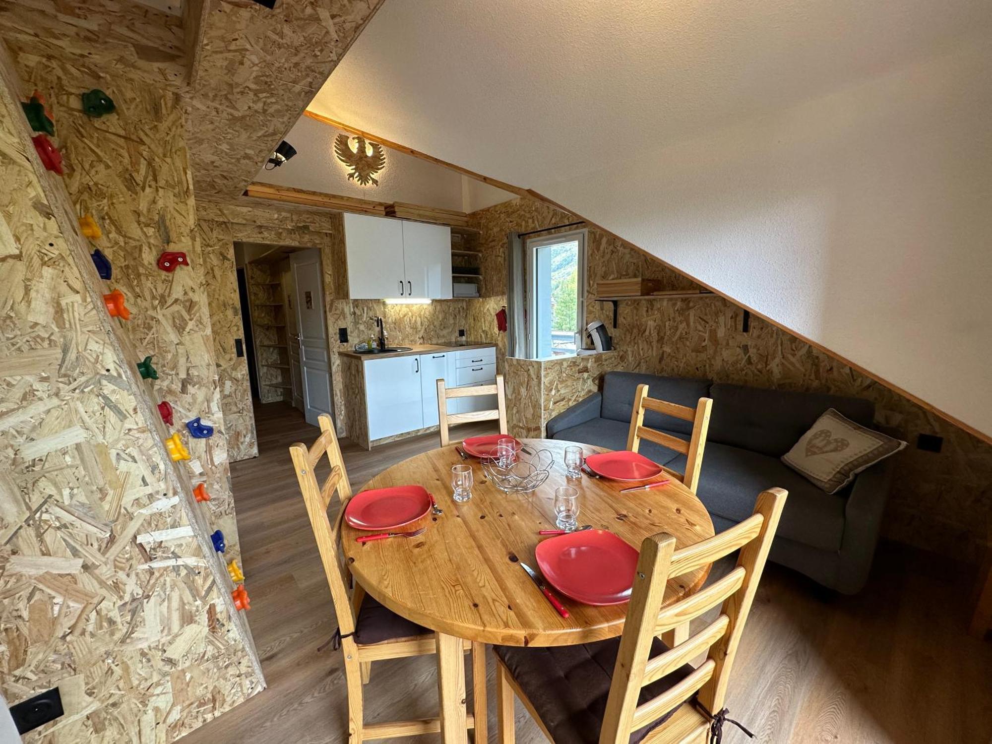 Snowood Serre Chevalier: Mountain Retreat for 5-7, Near Pontillas Lift La Salle-les-Alpes Exterior photo